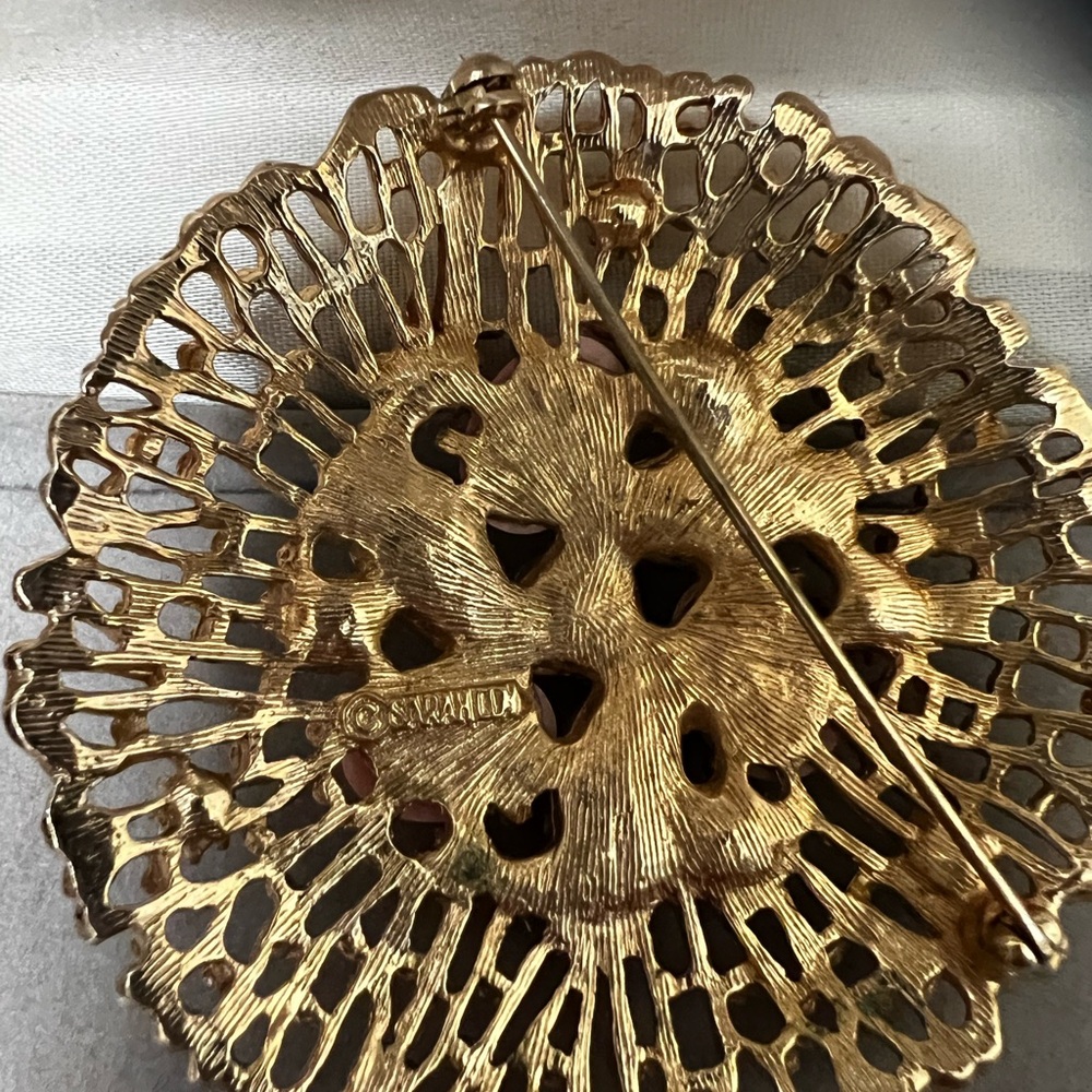 Elegant Gold and Pink Brooch with Green Accents by Sarah Coventry - Picture 6 of 12